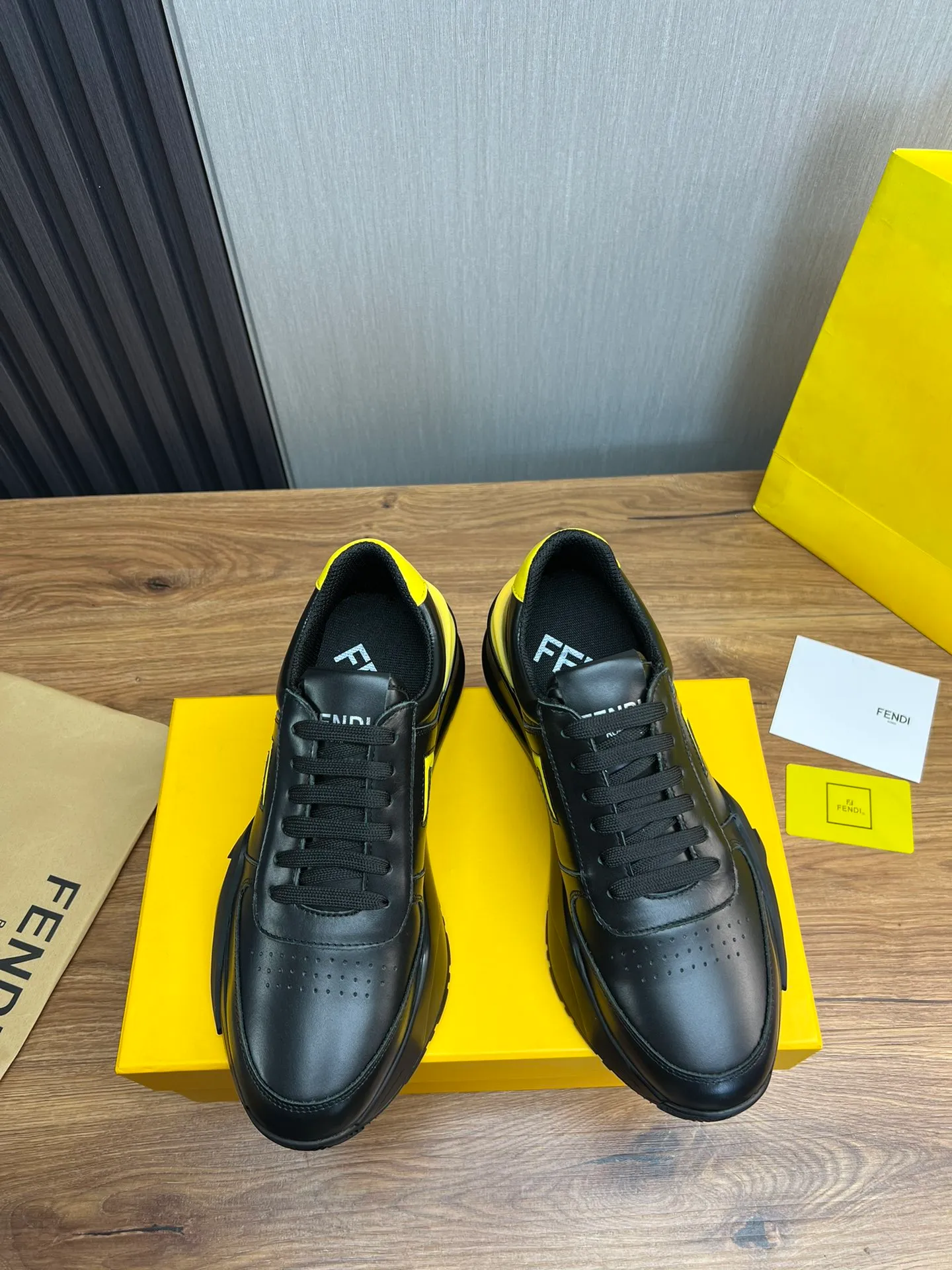 Men's shoes 💰520💰 Fendi [Fendi] hot style is on the market 🔥Fashionable casual men's shoes 🔱 Made of original cowhide + breathable mesh lining + sheepskin feet, perfect shape, top quality, you deserve it 🔜Original outsole, ultra-light, non-slip and wear-resistant 👣 Standard size 38-44 (customized in 45)